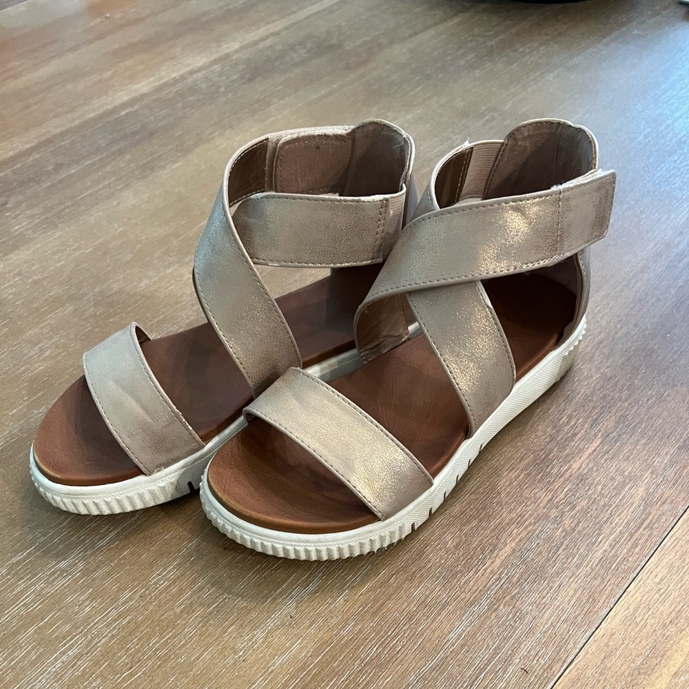 Girls Gold MIA Velcro Sandals